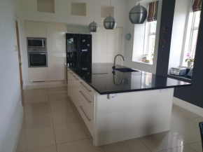 4 Bed semi-detached villa - sea and mountain views